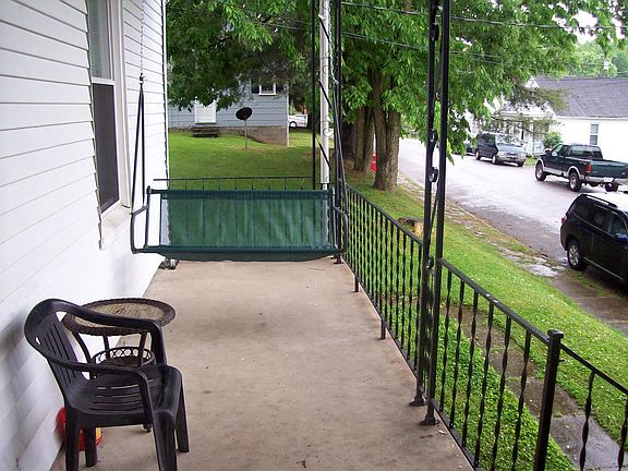 4th image of 103 Vine St