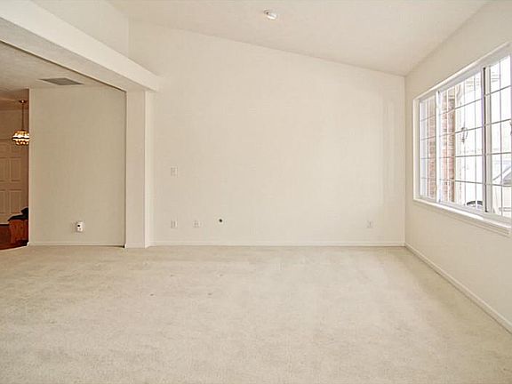 4th image of 18431 Piers End Dr
