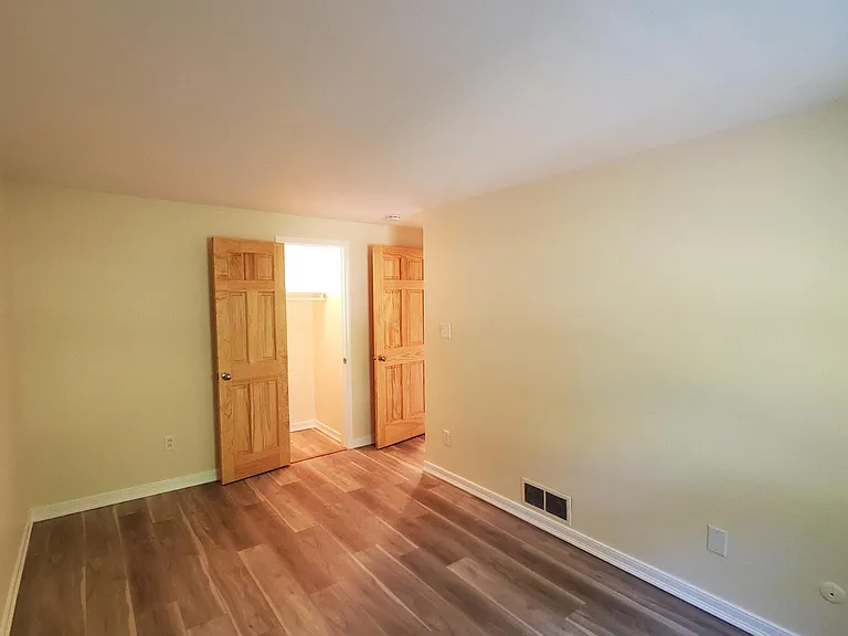 Chestnut Hls — Photo 26