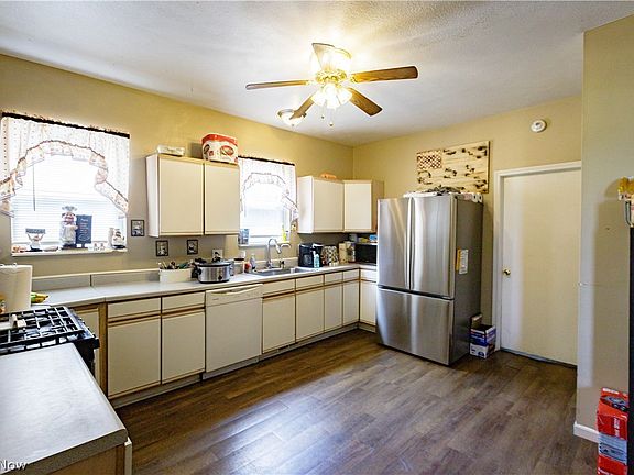 5th image of 3438 Columbus Rd NE