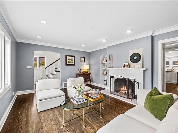 4th image of 1831 Beverly Pl