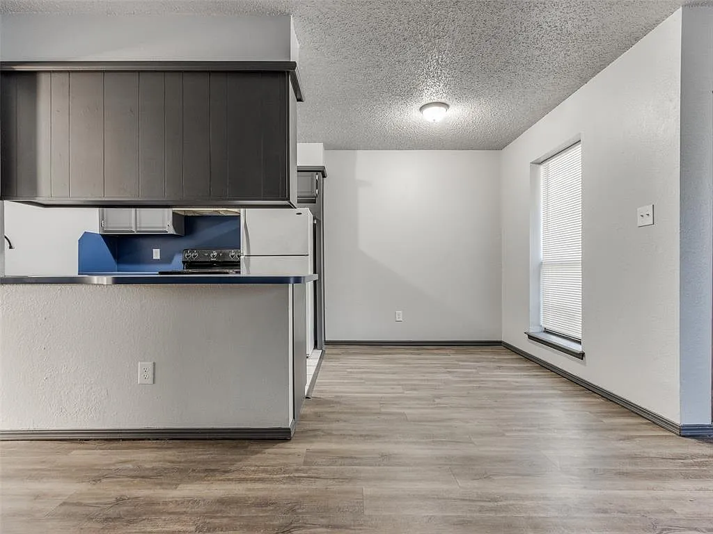 2 bed, 929 sqft, $1,000 — Photo 4
