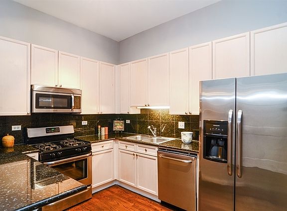 3rd image of 3160 N Lincoln Ave Unit 309