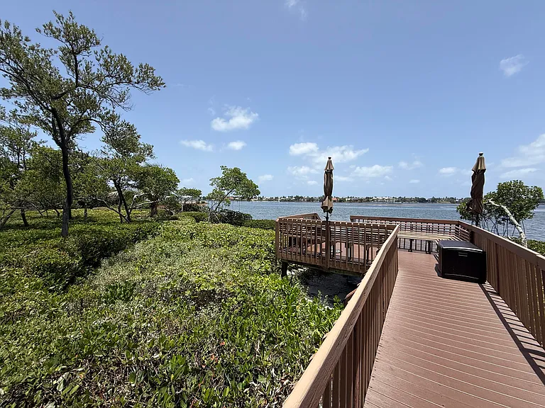 225 N Lakeshore Dr — Photo 78