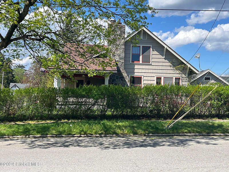 3rd image of 150 Kingsboro Avenue