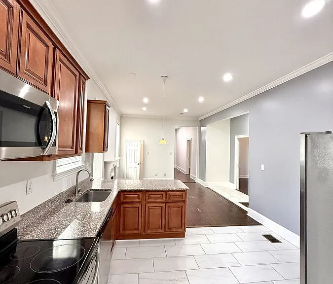 2235 Whitaker St — Photo 10