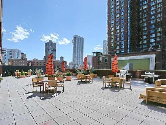 4th image of 389 Washington St APT 23J
