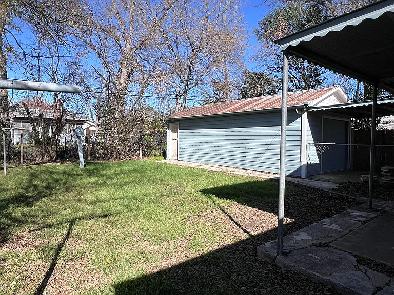 215JENNING S St — Photo 11