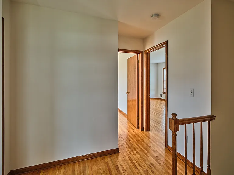 815 Clawson Ave — Photo 16