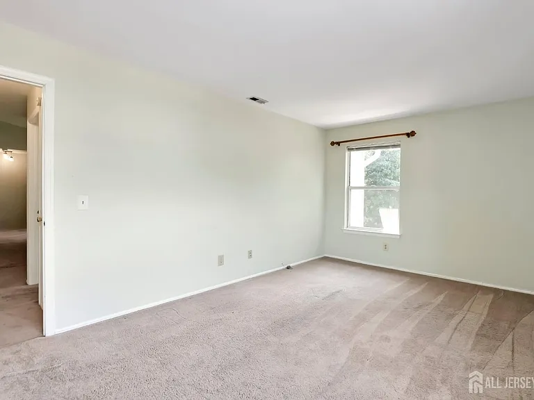 4 Chelsea Dr — Photo 13