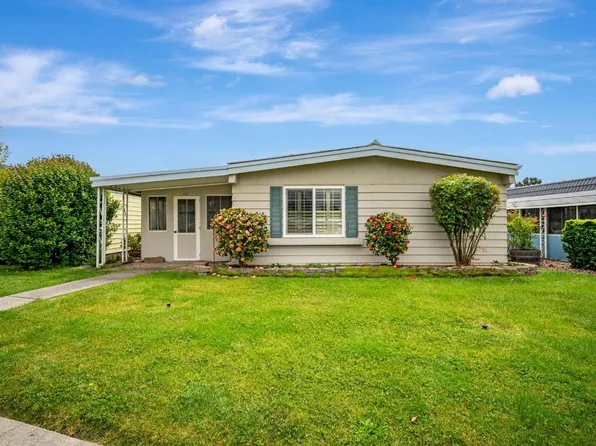 152 Parque Recrero Drive, Rohnert Park, CA 94928