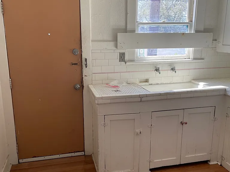 334 N Vine Ave — Photo 7
