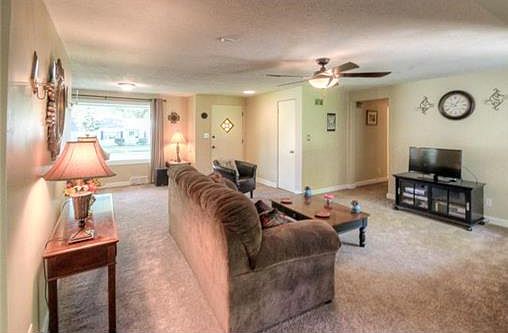 3rd image of 212 W Sweeney Blvd