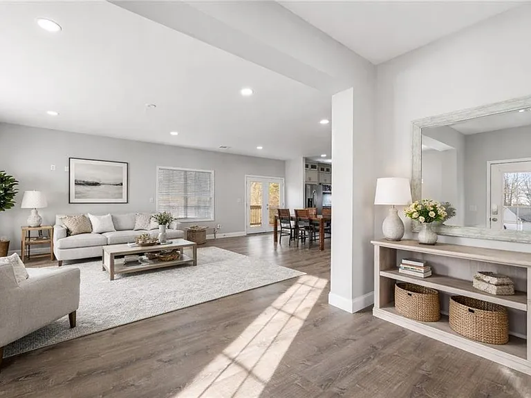450 Oliver Ridge Dr — Photo 2