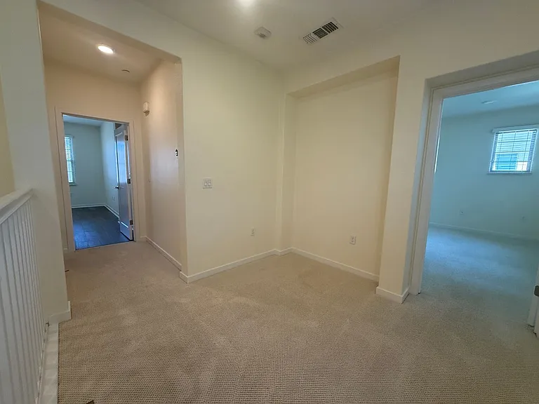1052 Bigleaf Pl #106 — Photo 9