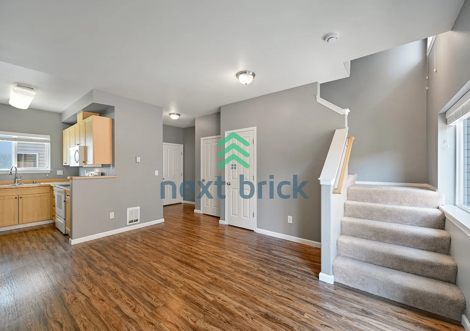 Quiet Townhouse 2 Beds 1.5 Bath Available for Rent! — Photo 4