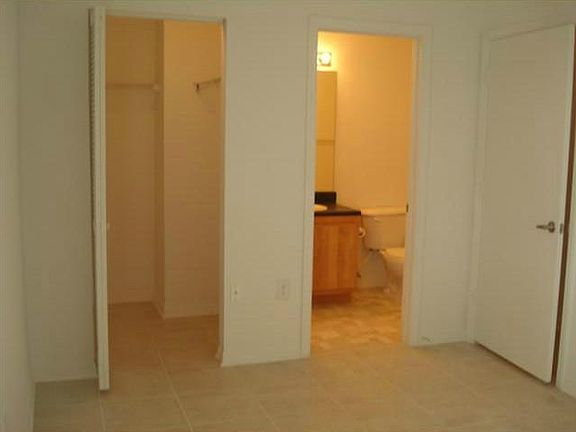5th image of 2090 NE 167th St #2113