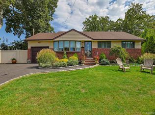5 Evelyn Ct, Massapequa, NY 11758