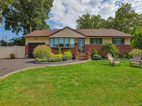 5 Evelyn Court, Massapequa, NY 11758