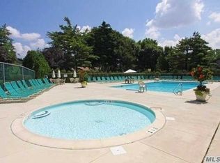142 Foxwood Dr, Jericho, NY 11753