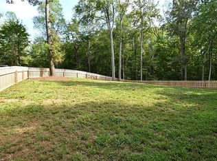 3590 Lakeview Dr, Pfafftown, NC 27040