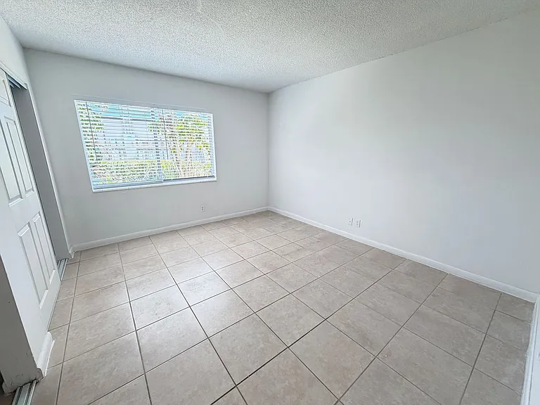 515 S Sequoia Dr — Photo 9