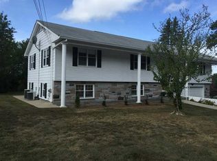 25 Oak Grove Blvd, North Providence, RI 02911