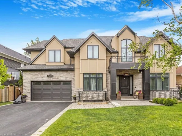 574 Stephens Cres W, Oakville, ON L6K 1Y3
