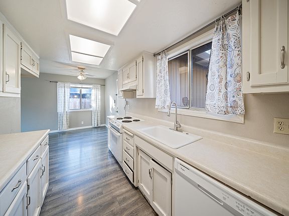 5th image of 354 Newport Dr