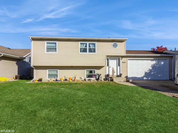 2407 Meadow Creek Dr, Sycamore, IL 60178