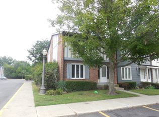 29 Cypress Square Pl, Elgin, IL 60123