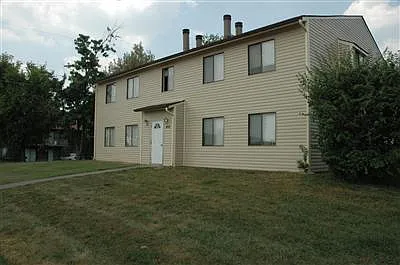 2 bed, 1.0 bath, $950 — Photo 2