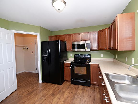 5th image of 395 Sunnybrook Dr