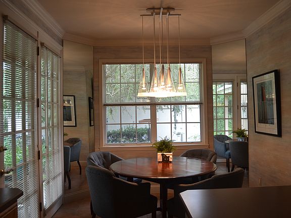 Eat-in kitchen area