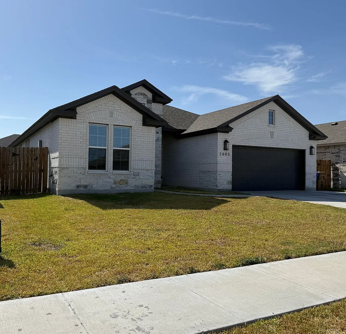 2605 Lannister Lane - 4/bedroom 3/bathroom - $2885/month — Photo 3
