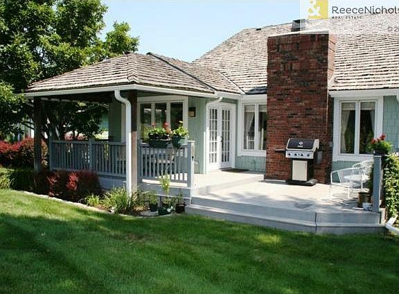 Enjoy grilling on the spacious deck.
