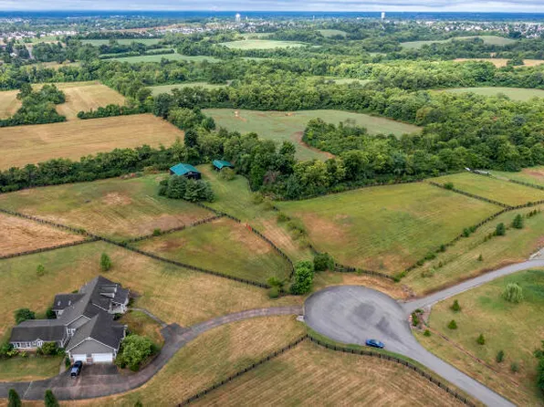 4 Springhouse Dr, Nicholasville, KY 40356