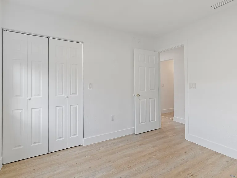 22229 Little Falls Ave — Photo 14