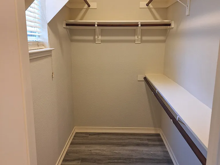 403 Colony Dr — Photo 7