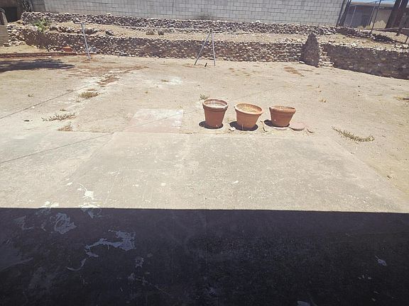 4th image of 326 W GREENWICH Road