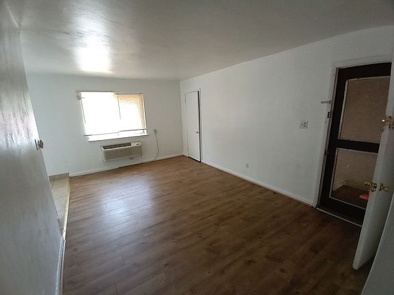 2nd image of 1801 Bower St #B2