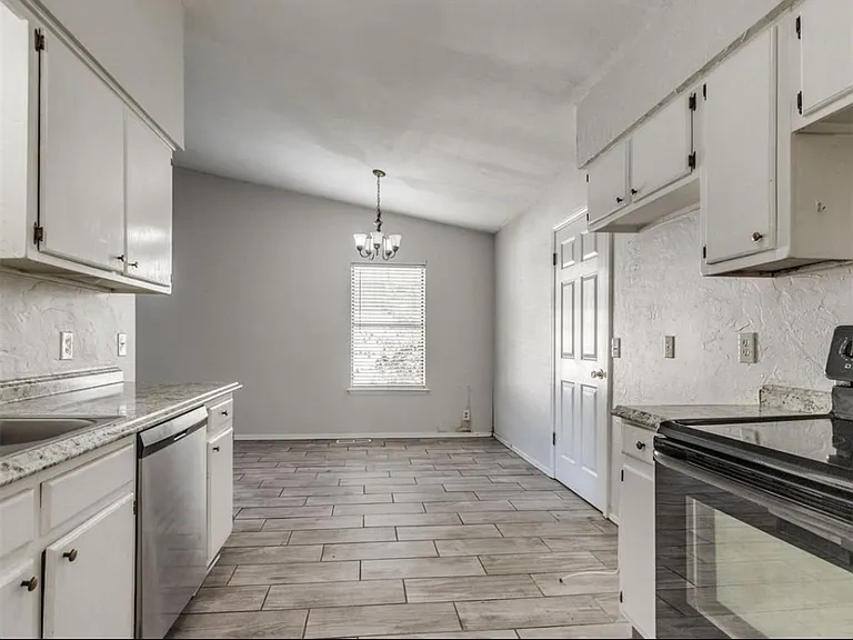 733 Lapwing Rd — Photo 5
