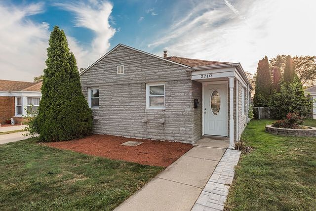 1st image of 2710 Calwagner Ave