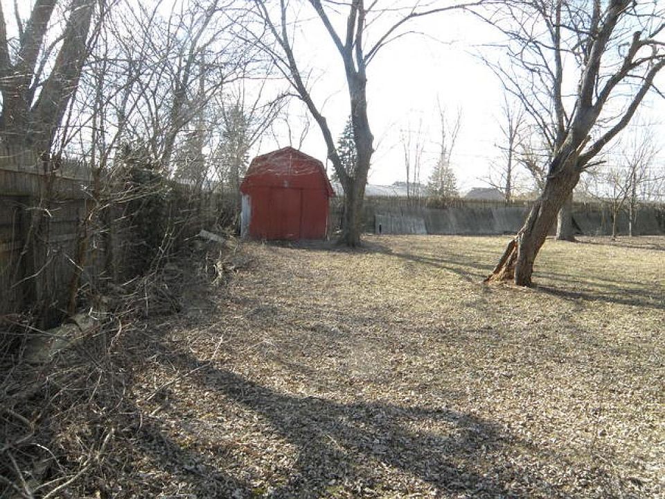 2nd image of 18760 Loras Ln