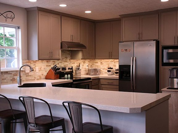 5th image of 3132 Langley Dr