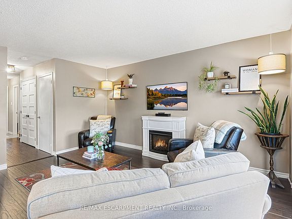5th image of 53 Bryna Ave S