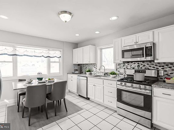 4th image of 1043 Morton Ave