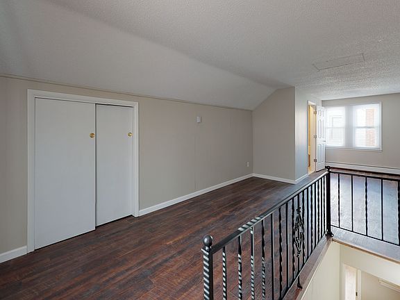 5th image of 24600 Cloverlawn Ave