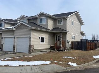 10 W Ross Close, Sylvan Lake, AB T4S0K4