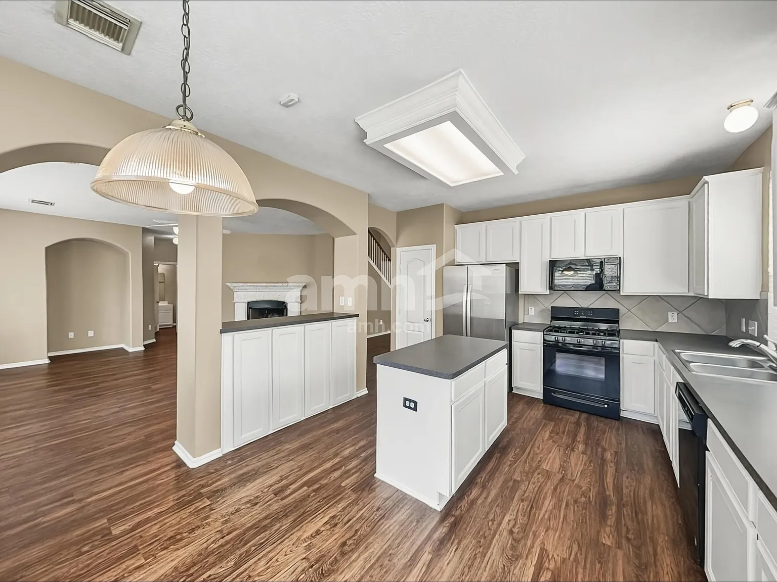 5 bed, 3.0 bath, 2608 sqft, $2,445 — Photo 3